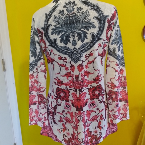 Nancy Yang Blue & Red Print Top ⚘️ - Picture 3 of 8